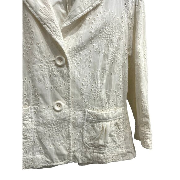 White Eyelet Cotton Three Quarter Sleeve Blazer Jacket with Button Front and Poc - Picture 4 of 8